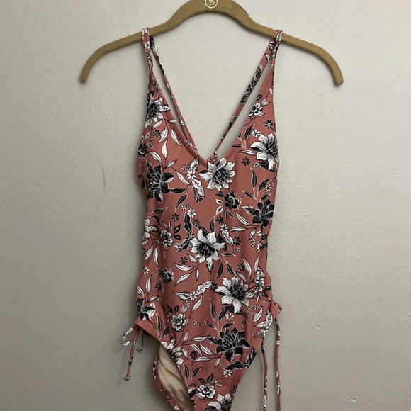 Kona Sol Other - 7-4 Kona Sol One Piece Swimsuit Pink NWT Coverage floral XS